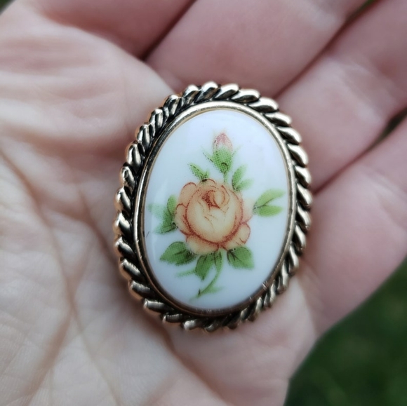 Mid-Century Cameo Floral Dress Clip - Picture 2 of 6